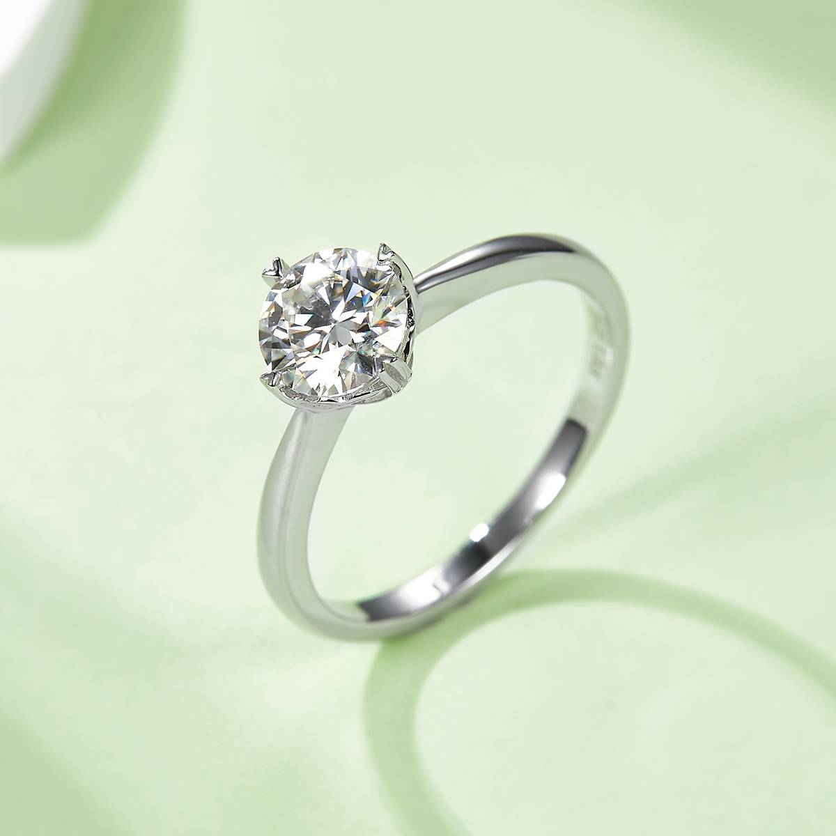 Straight arm classic four claw S925 silver plated platinum Moissanite women's ring 1 carat D-grade